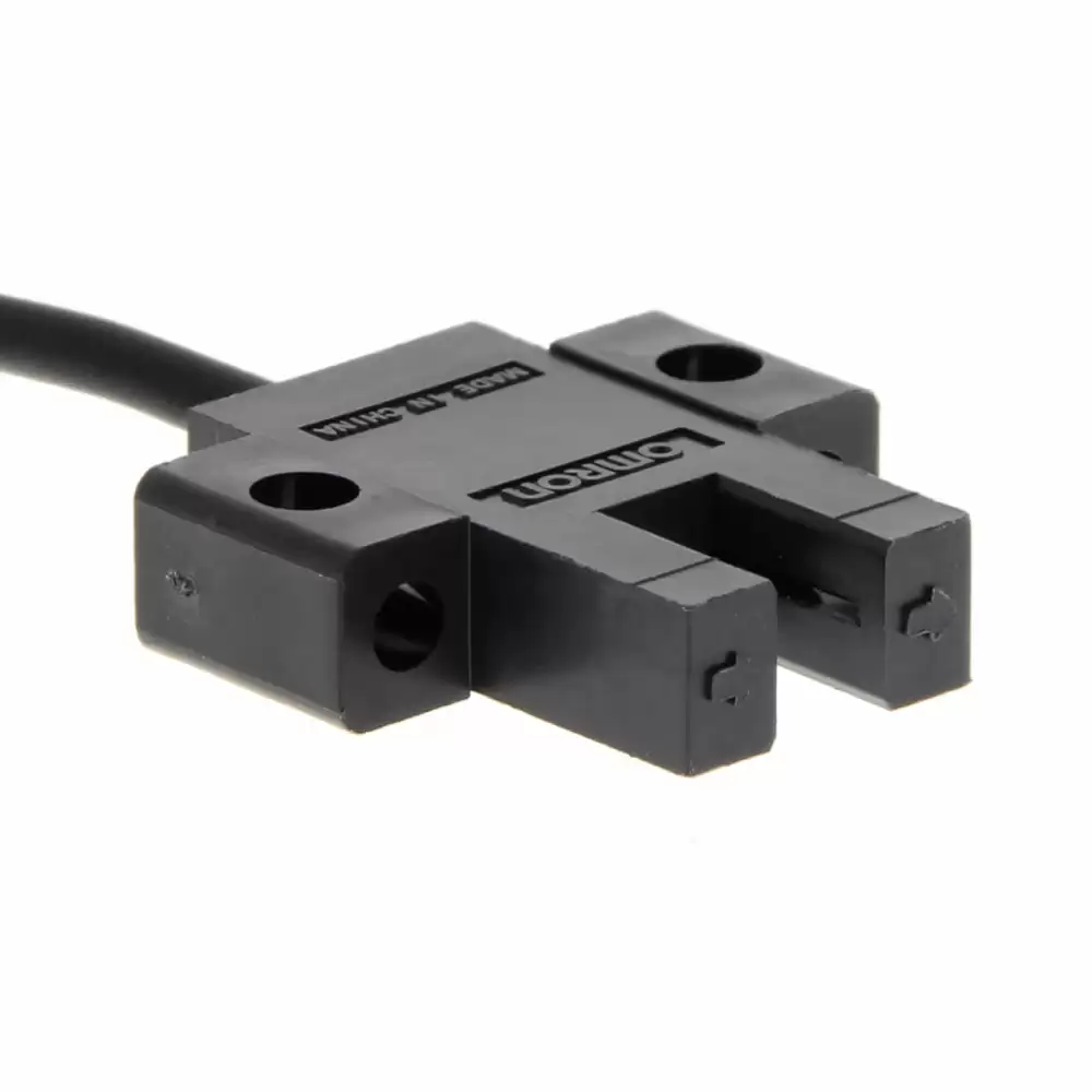 Omron Slot Sensor EE-SX670P-WR 1M PNP Sensing 5mm